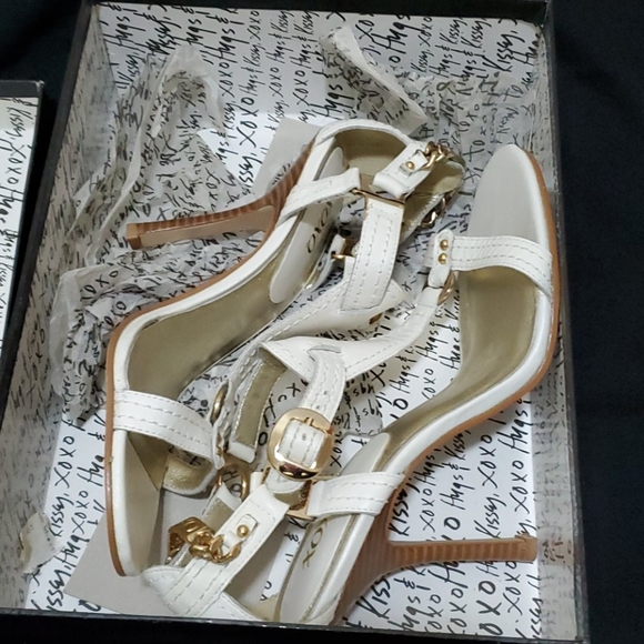 XOXO Link Shoe in original box - Picture 5 of 5